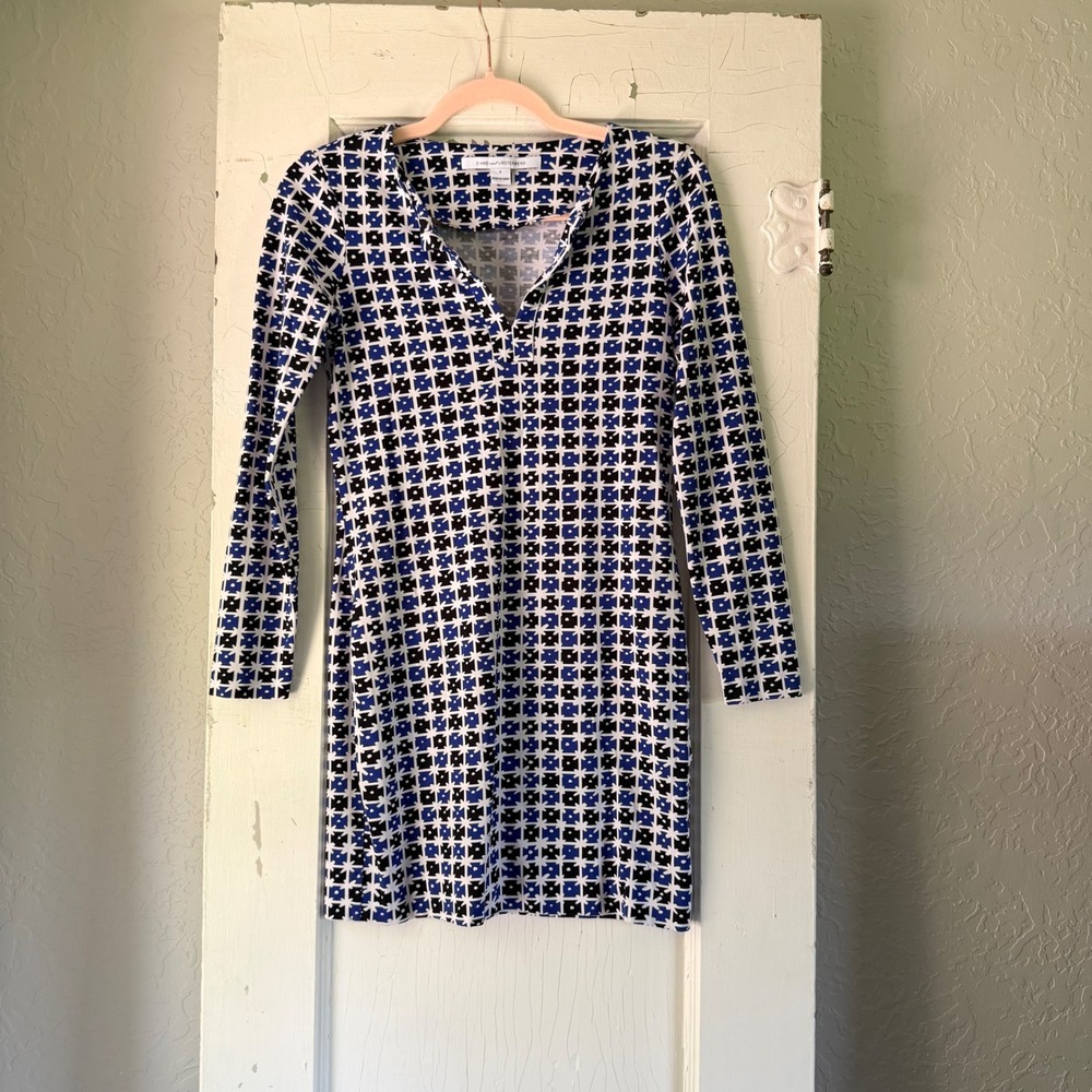 Diane von Furstenberg DVF Blue Geometric Print Shift Dress Size 0 Long Sleeve